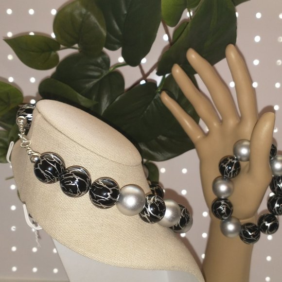 Black and Silver Chunky Statement Necklace / Bracelet / Earring Set - Picture 5 of 10